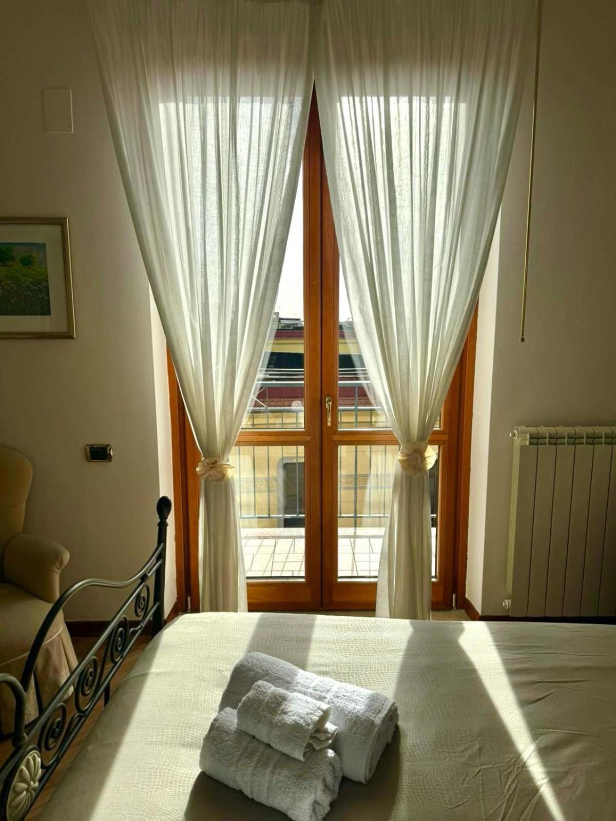 A Casa Di Don Peppino Apartment Salerno Ngoại thất bức ảnh