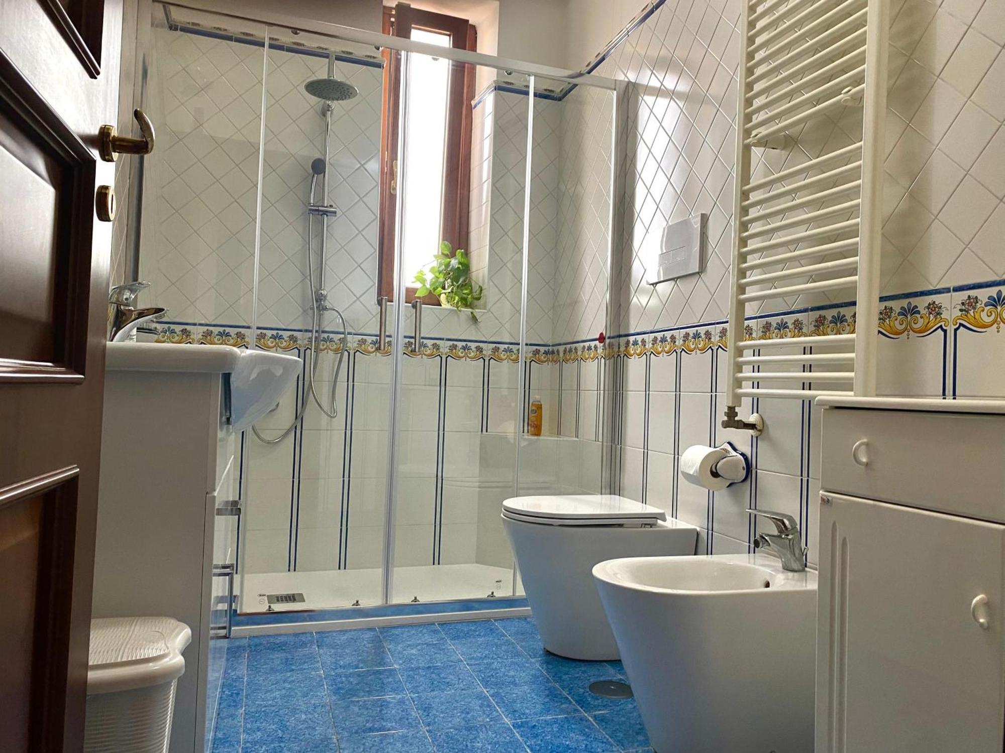 A Casa Di Don Peppino Apartment Salerno Ngoại thất bức ảnh