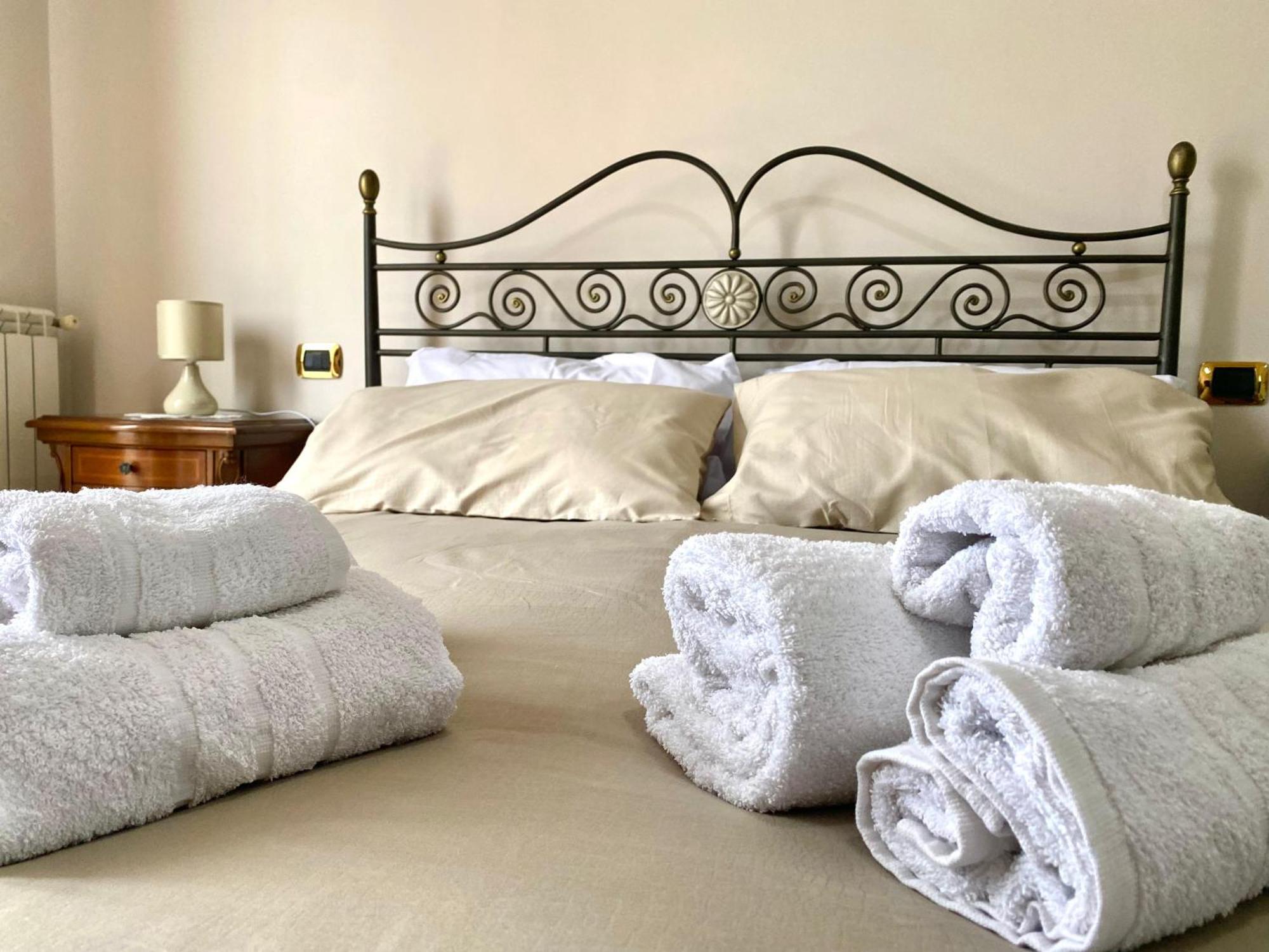 A Casa Di Don Peppino Apartment Salerno Ngoại thất bức ảnh