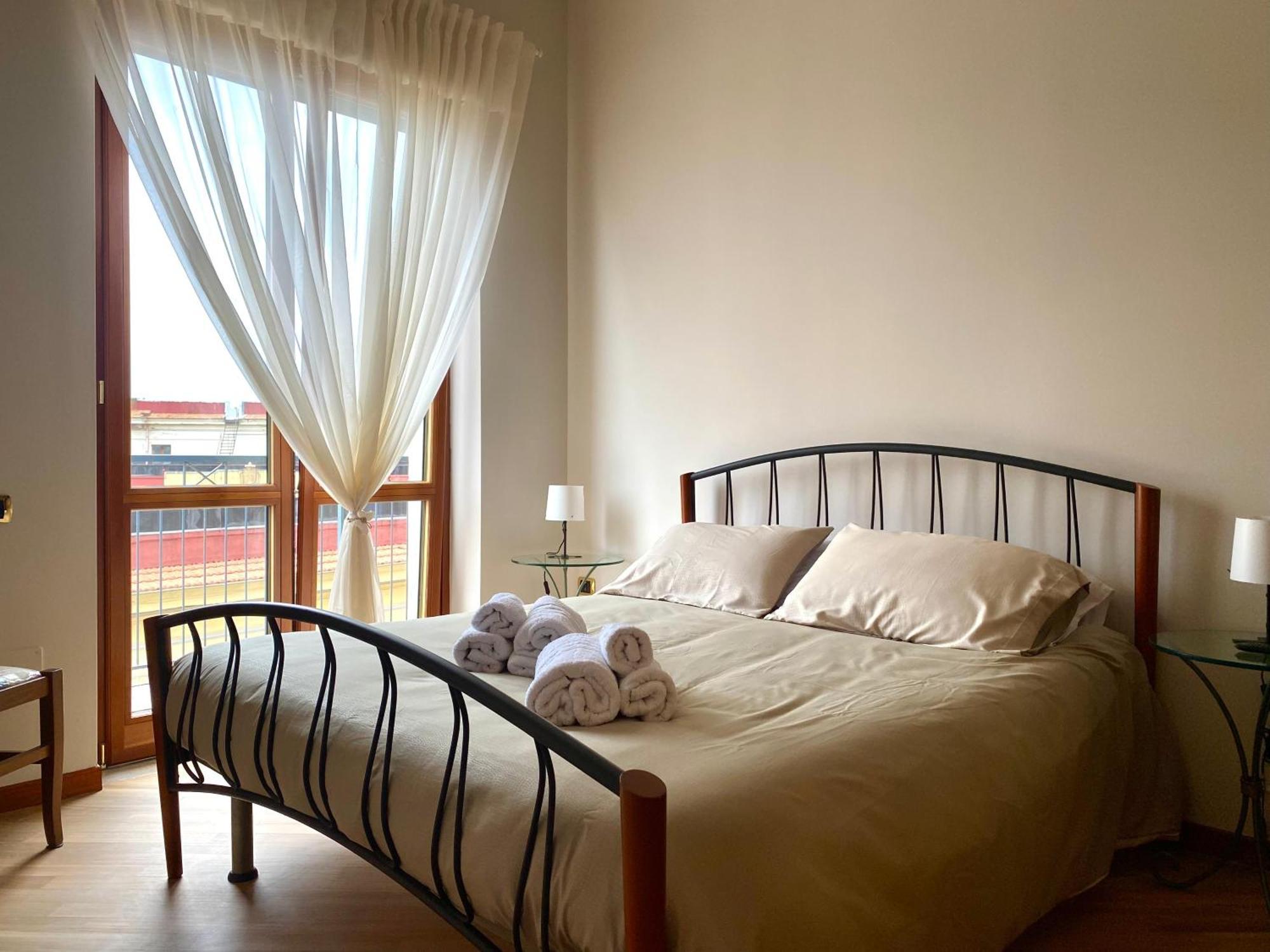 A Casa Di Don Peppino Apartment Salerno Ngoại thất bức ảnh
